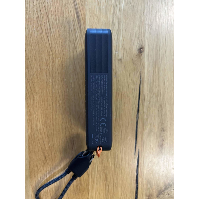 Xtorm NextGen6 PowerBank | 10.000 mAh | 35W / PD / 2x USB-C / 1x USB-A / integriertes Ladekabel | schwarz | XNG101W35